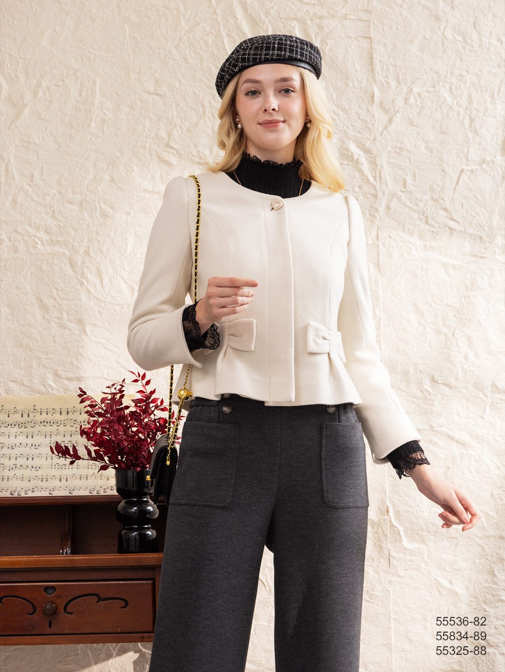 甜美娃娃領外套-淺米白