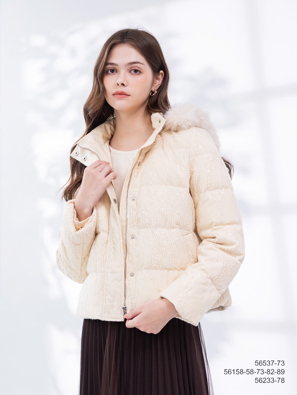 蕾絲繡花羽絨外套-淺卡其